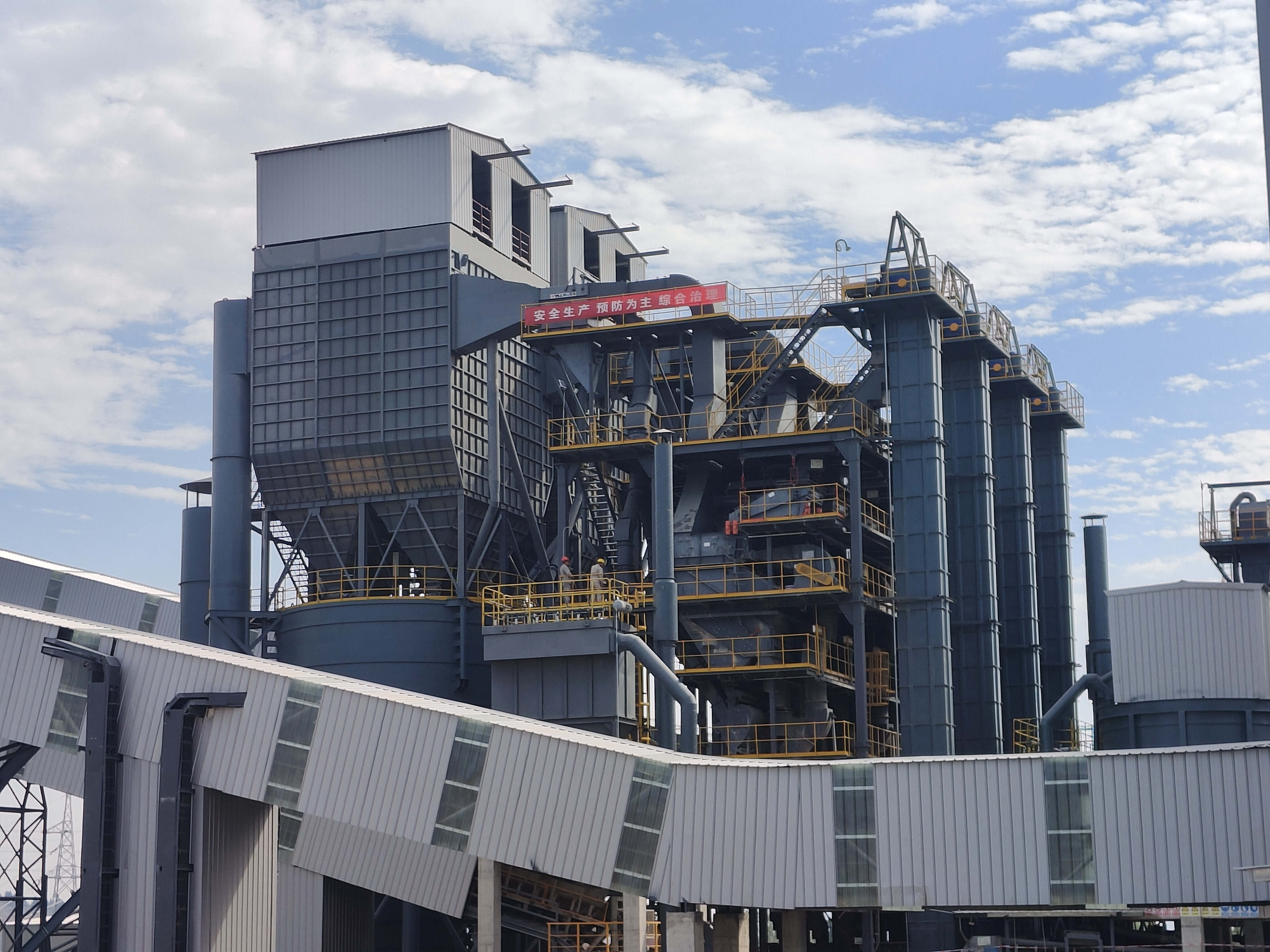 制砂樓設(shè)計(jì)：v9干式制砂樓，現(xiàn)代化高性能環(huán)保制砂生產(chǎn)線